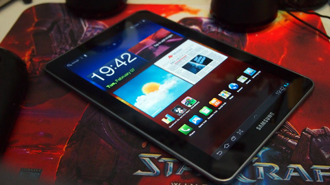 2011'S Galaxy Tab 7.7 With Super Amoled Display