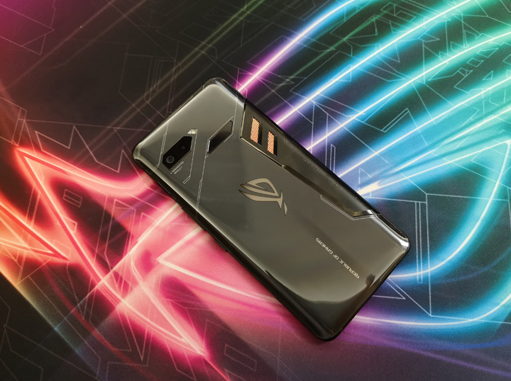 Asus Rog Phone Upclose • Asus Rog Phone Hands-On, First Impressions