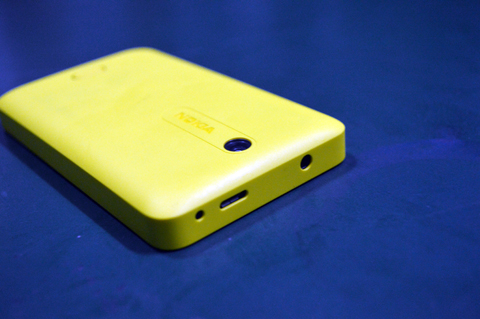 Nokia Asha 501 back