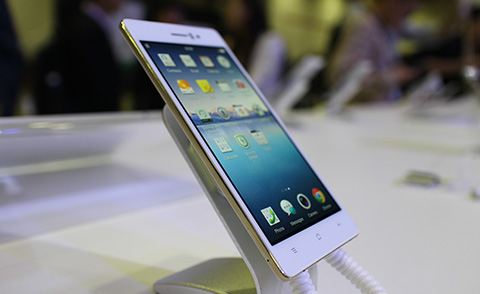 • Oppo R5 Launch • Oppo R5 Hands-On, First Impressions