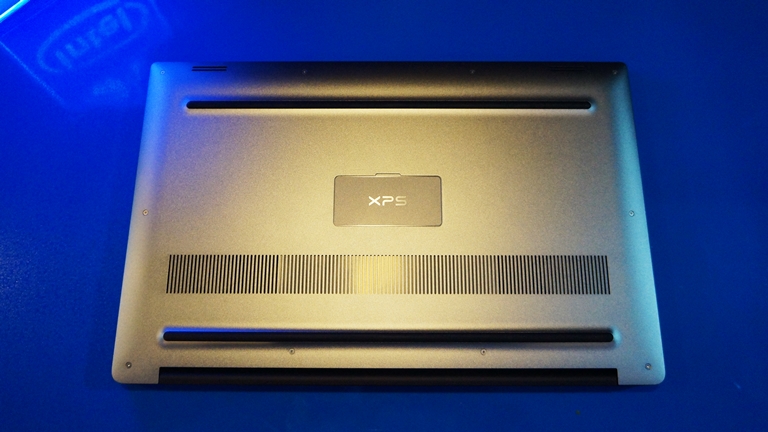 dell-xps15-handson-08