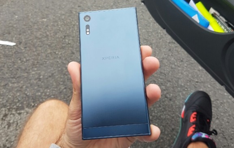 Sony-Xperia-F8331-backcrop