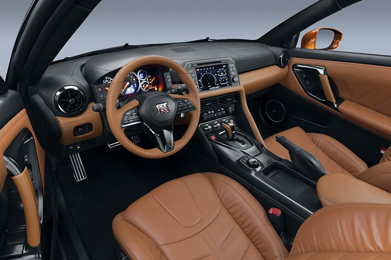 2017-nissan-gt-r-interior