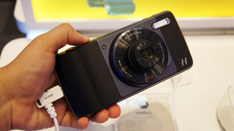 moto-mods-hasselblad
