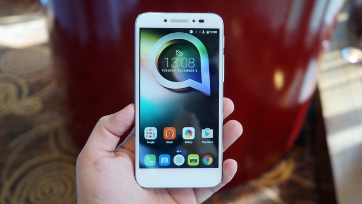 alcatel-shine-lite-hands-on-1