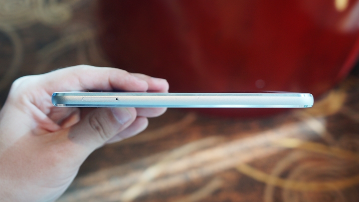 alcatel-shine-lite-hands-on-3