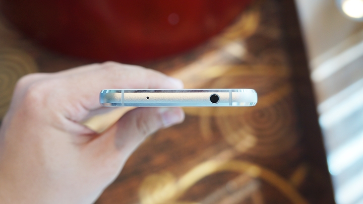 alcatel-shine-lite-hands-on-5