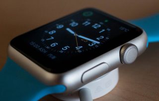 Apple plans LTE-equipped watch to be released this year