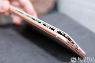 Apple investigates reports of iPhone 8 Plus 'splitting open'