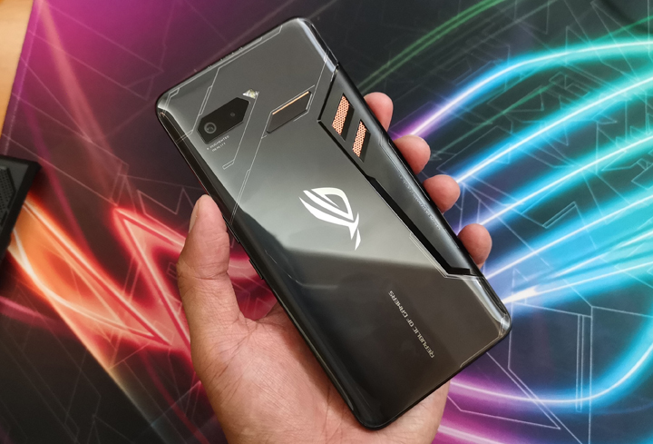 Asus Rog Phone Back • Asus Rog Phone Hands-On, First Impressions