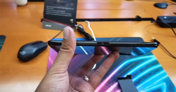 Asus Rog Phone Left • Asus Rog Phone Hands-On, First Impressions