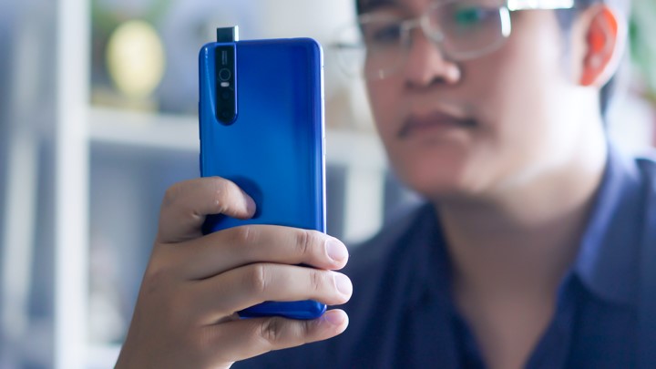• Vivo V15 Pro Yuga 7 • Mid-Range Smartphones In The Philippines With Pop-Up Cameras