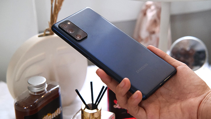 • Samsung S20 Fan Edition • Samsung Galaxy S20 Fe 5G Review