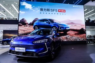 Huawei starts selling new SERES SF5 Car in its China Flagship Stores