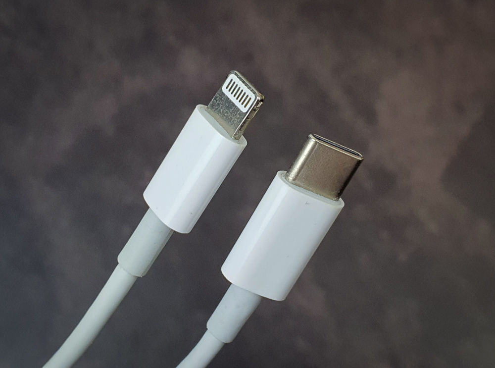 Usb-C • Apple Lightning Usb C • Usb-C In Mobile Devices To Be Mandatory In Eu In 2024