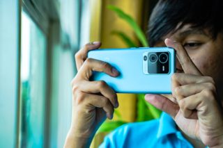Add the magic of Christmas to your content with vivo V25 series, the #NightPortraitMaster