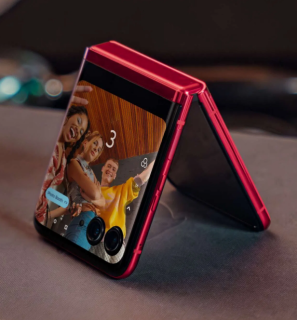 Motorola Razr+ w/ larger cover display unveiled