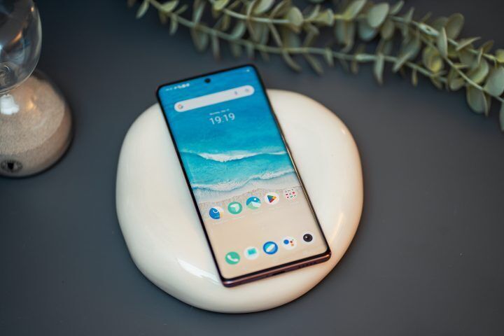 vivo v29 5G review: Aesthetic phone with aura light to match - GadgetMatch