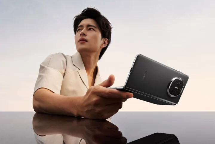 Huawei Mate X5 Black Lifestyle Xs