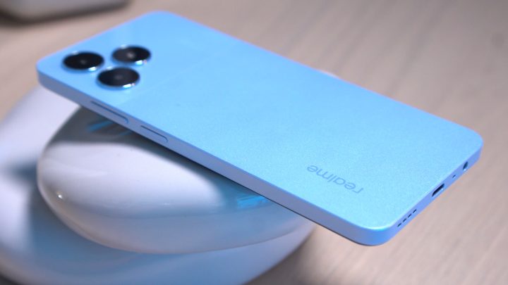 8 Realme Note