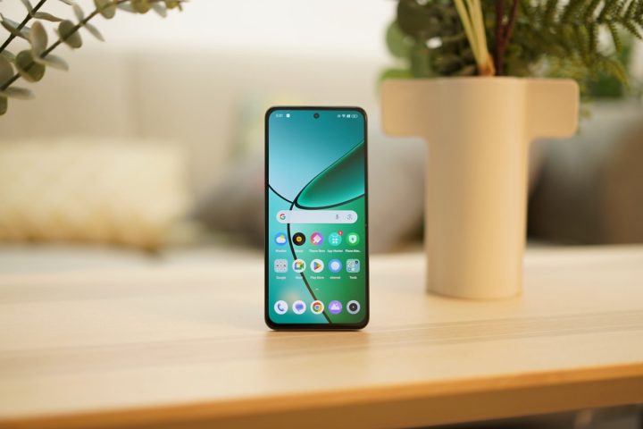 Realme 12 Plus Products Shots Display