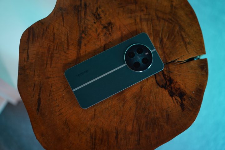 Realme 12 Plus Products Shots Lifestyle
