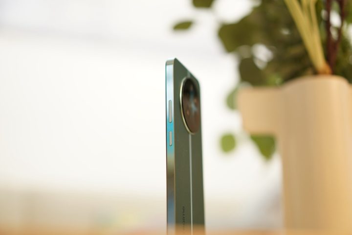 Realme 12 Plus Products Shots Side Buttons