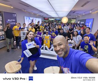 All smiles with NBA Legend Derek Fisher at the vivo concept store