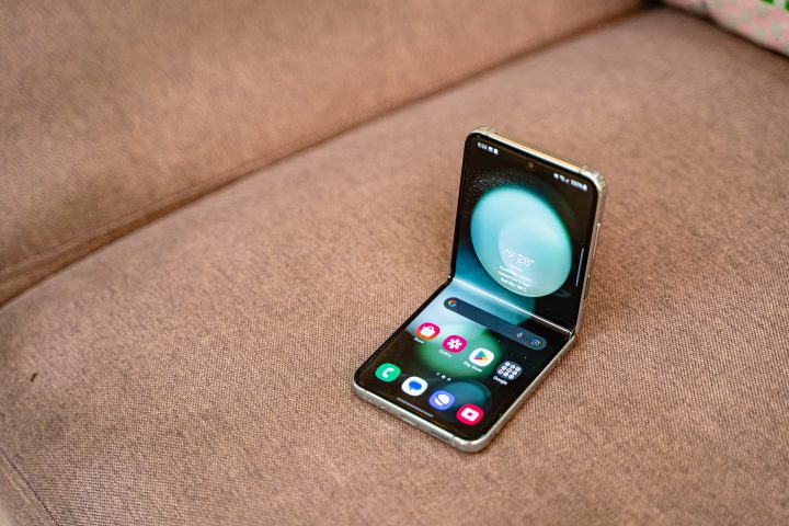 Samsung Galaxy Z Flip 5 17