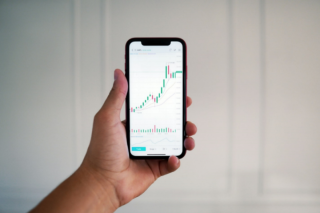 Integrating Automated Alerts with Customized Indicators in a Forex App to Track Rapid Moves