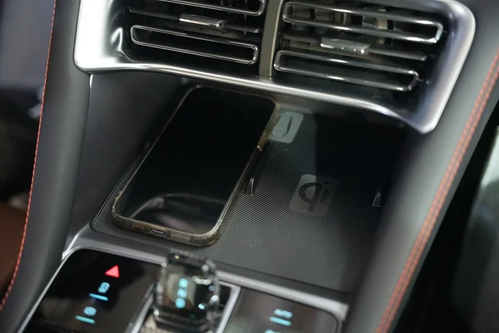 BYD Sealion 6 DM-i Wireless Chargers