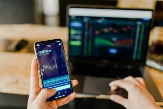 How a Reliable Trading App Helps Filipinos Stay Ahead of BSP Hedging Signals and Iran War Market Shocks